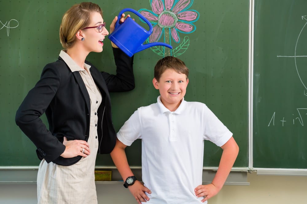 Лизать пизду учительнице интереснее чем учить с ней урок